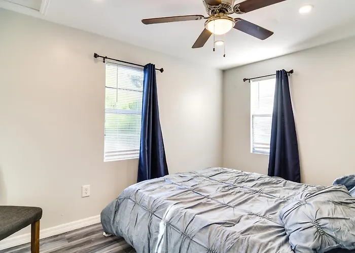 3 Mi To Beach: Remodeled Seminole Apt W/ Yard!